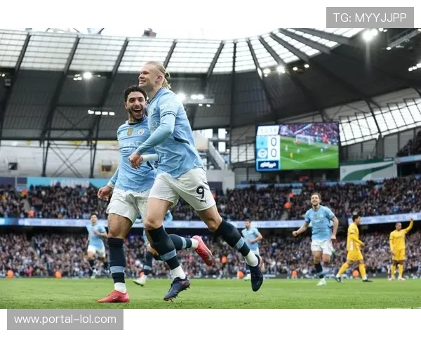 曼城3-1布莱顿，哈兰德点球破门止连平